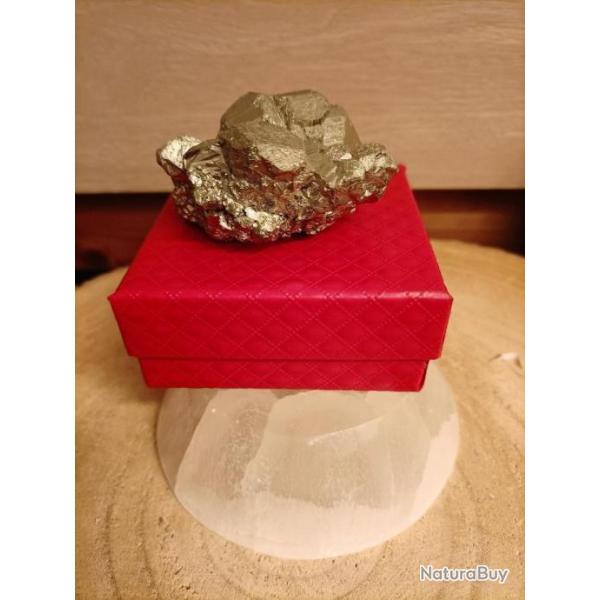 Pyrite brute du Prou , dimension 6 cm x 4,80 cm , poids 185 grammes