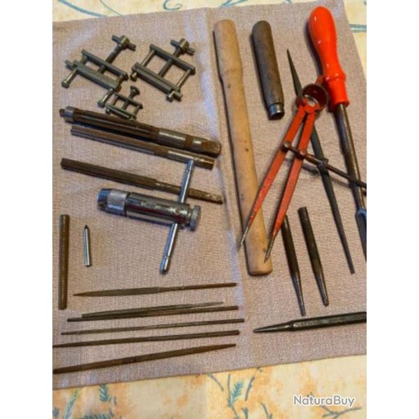 Outils anciens  mains