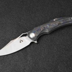 Couteau CMB Made Knives Prowler Blue/Black Titane/FCarbon Lame Acier M390 IKBS CMB02B