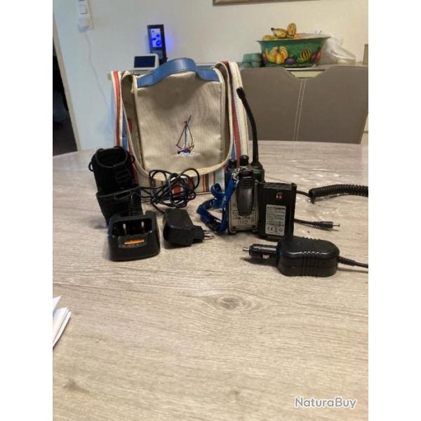 VENDS TALKIE WALKIE HYTERA TC446S AVEC SES ACCESSOIRES ET SON SAC DE TRANSPORT