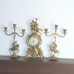 Horloge à manteau et chandelier en bronze