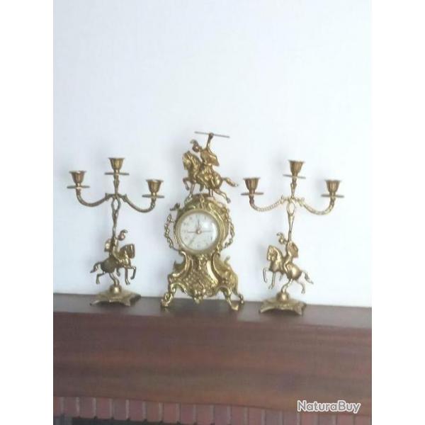 Horloge  manteau et chandelier en bronze