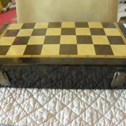 jeu d'échecs en boite ouvert 33 x 33 cm