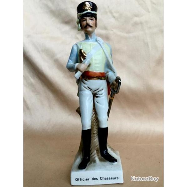 STATUETTE PORCELAINE D'UN OFFICIER DES CHASSEURS