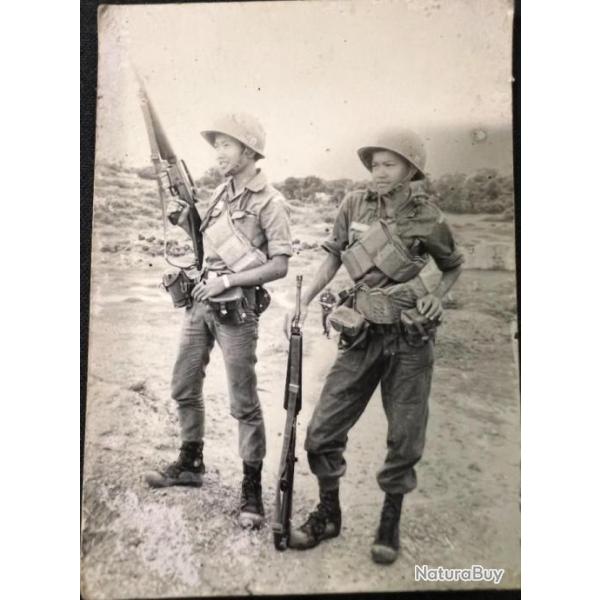 Photo originale 2 soldats ARVN Vietnam  avec quipements et M16