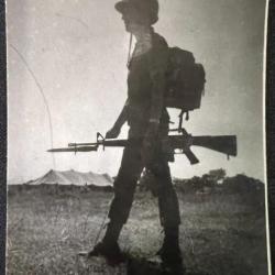 Photo originale d'un soldat de l'ARVN avec son arme et baionnette