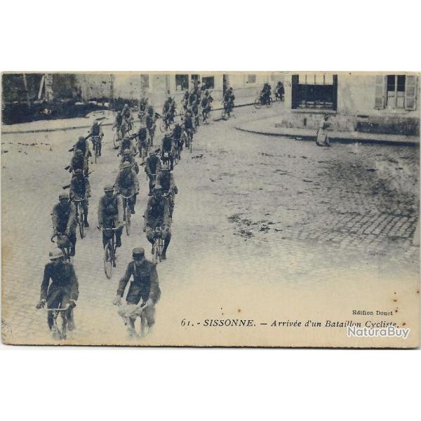 14-18 - Carte postale ancienne - SISSONNE (02) - Arrive d'un Bataillon Cycliste