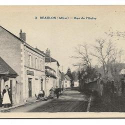 Carte postale ancienne - Beaulon (03) - Rue de l'Enfer - Rue de la Poste aujourd'hui