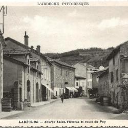 Carte postale ancienne - LABEGUDE (07) Source Saint-Victorin et route du Puy