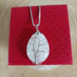Pendentif cristal de roche arbre de vie avec chaine et écrin