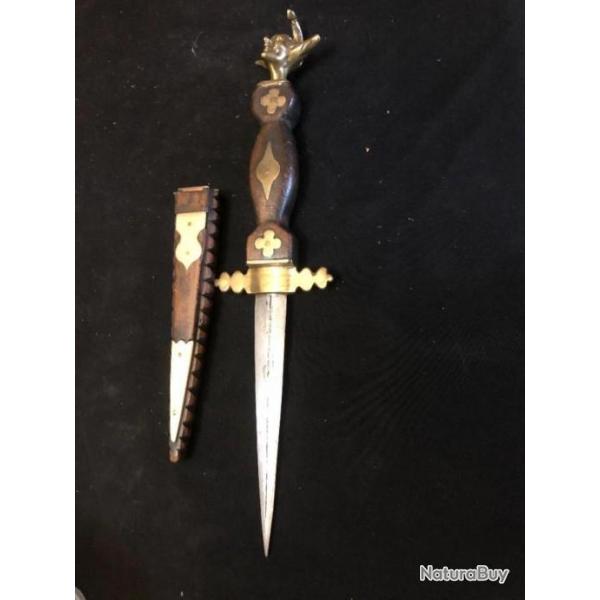 dague poignard  artisanale avec une tete de joker en bronze