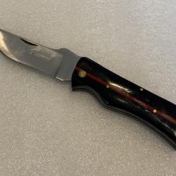 Couteau de poche original Léopard noir et liseré rouge.