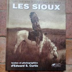 Livre les indiens d'Amerique du nord les Sioux de Edward Curtis