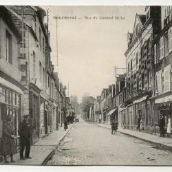 Carte postale ancienne - Sourdeval (50) - Rue du Général Millet