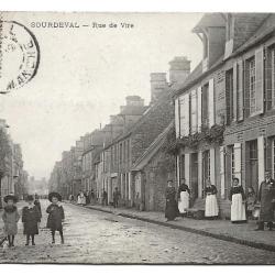 1907 - Carte postale ancienne - Sourdeval (50) - Rue de Vire