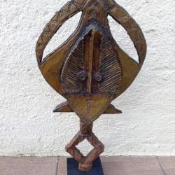 ANCIENNE SCULPTURE RELIQUAIRE KOTA . HAUTEUR : 60 cm .