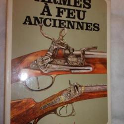 Un livre ancien sur les armes à feu ancienne par Gründ
