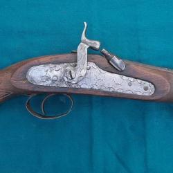 Pistolet coup de poing  à percussion ( fin 19èmedébut 20è  (ex silex)( Livré par