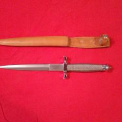 TRÈS BELLE DAGUE DE COMBAT  HIBBEN KNIVES Style  V-42