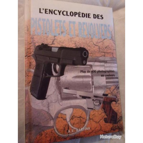 Beau livre" l'encyclopdie des pistolet et revolvers"  dit en 2004 par A.E. HARTINK