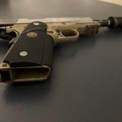 VEND PISTOLET 1911 AVEC SILENCIEUX + 1 CHARGEUR