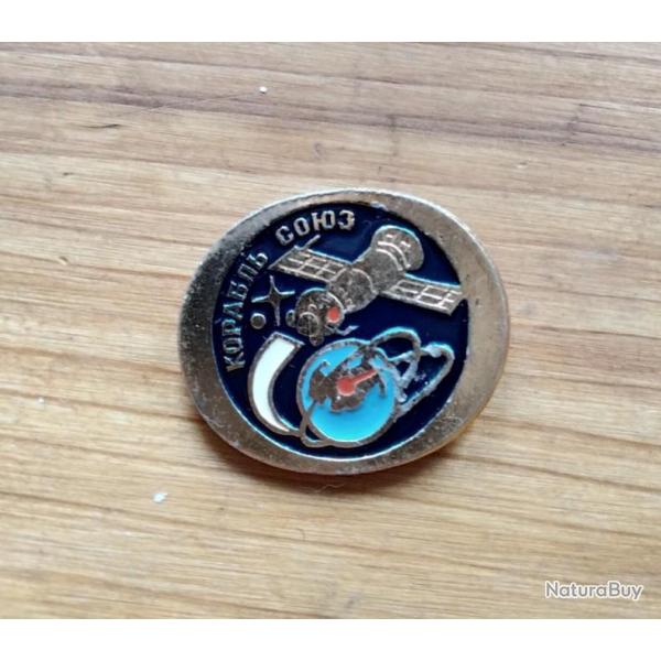 PIN'S PINGLETTE "SOYUZ" ESPACE COSMOS URSS CCCP