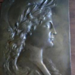 grande plaque bronze commemoration  marianne  1870
