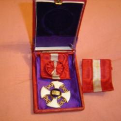 MEDAILLE ORDRE DE LA COURONNE D'ITALIE OR 750 MILLIEMES