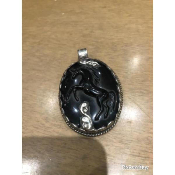 Pendentif licorne sculpte sur obsidienne - Npal - argent repouss