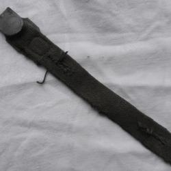 petite attache pour boîte masque à gaz allemand WW2 - 2ème guerre 1939-1945