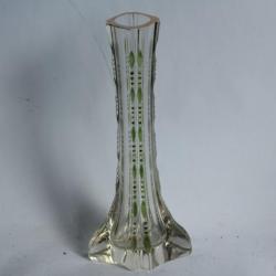 Vase cristal taillé émaillé vert