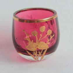 Ancien verre à liqueur cristal rubis émaillé or