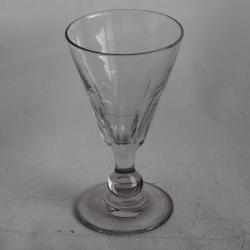 Ancien verre à absinthe avec dose