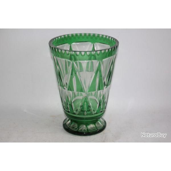 Vase en cristal taill vert Val St Lambert