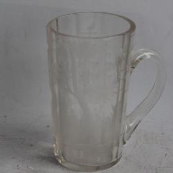 Verre de cure Marienbad sanglier République tchèque