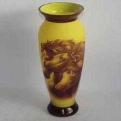 Vase verre camée Chevaux Frantisek Sebestaafter République tchèque