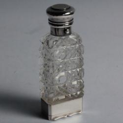 Flacon à sel Vinaigrette cristal taillé et argent S. Mordan & Co