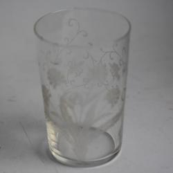 Ancien verre décor gravé
