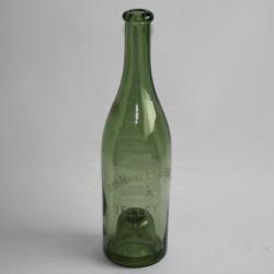 Ancienne bouteille verre E. Backess Brasseur Artemare Ain