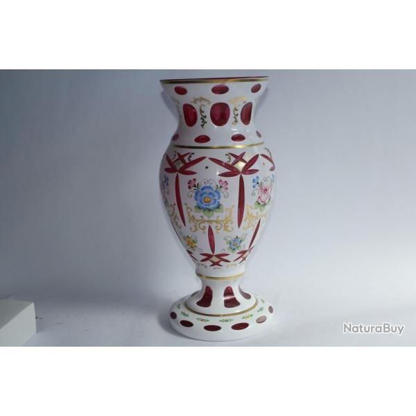 Grand vase overlay cristal de Bohme et opaline Moser