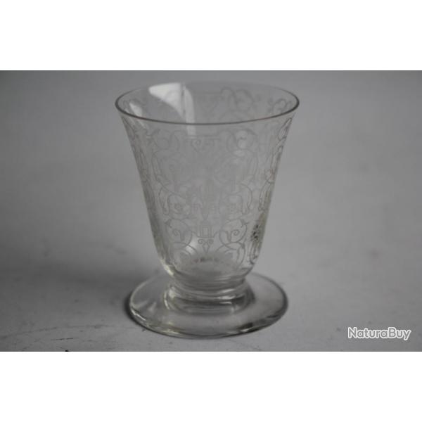 BACCARAT Verre  liqueur cristal Michel Ange 5,6 cm