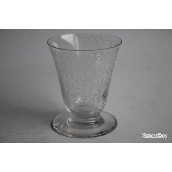 BACCARAT Verre  liqueur cristal Michel Ange 5,6 cm
