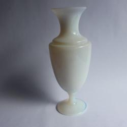 SEVRES grand vase en cristal blanc