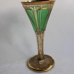 Vase ou verre géant cristal de Bohême vert et or