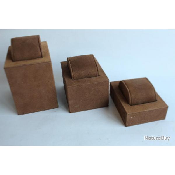 Trois presentoirs pour montres GUCCI