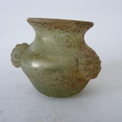 Petit vase verre a l'antique