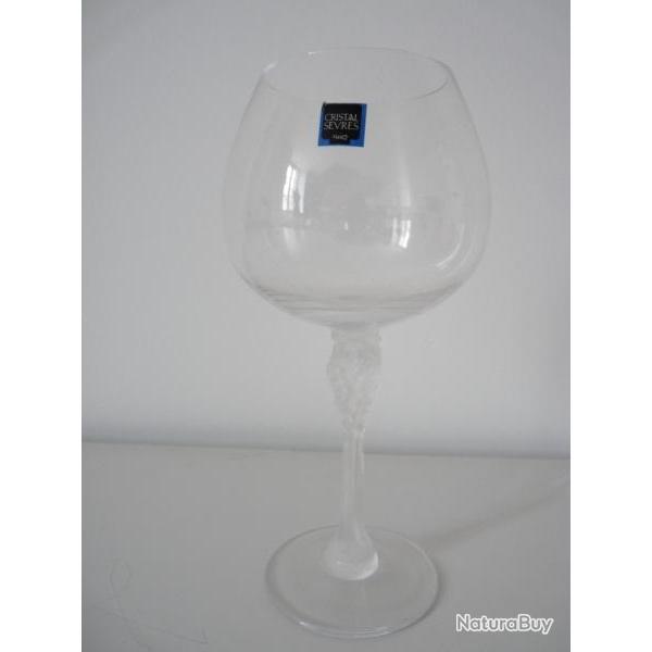 Verre  vin cristal SEVRES modle vigne raisin Art de la table