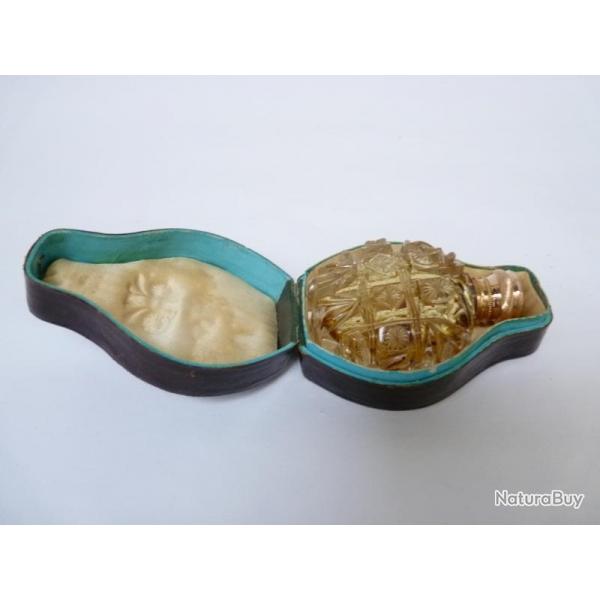 Flacon  sel cristal taill et or Charles X