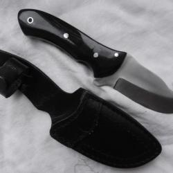 couteau poignard de chasse à dépecer manche corne noire