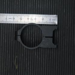 Un collier en acier 30 mm type Warne pour montage optique ou accessoires lampe .... REF 119